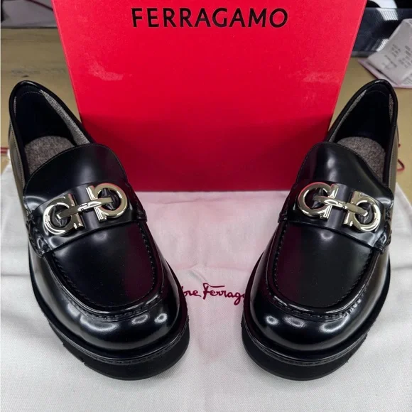 FERAGAMO Ofelia Lug Black Leather Loafers - Picture 2 of 14